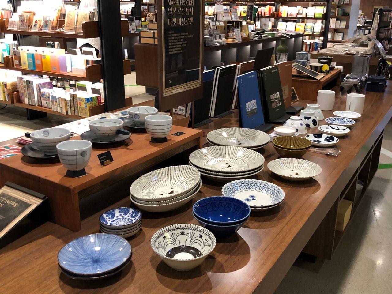 Euljiro Arc.N.Book | Beautiful tunnel made of walls filled with books!
